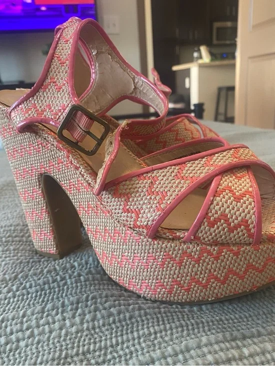 Madden Girl Coral Pink Woven Platform Sandals - Picture 5 of 7